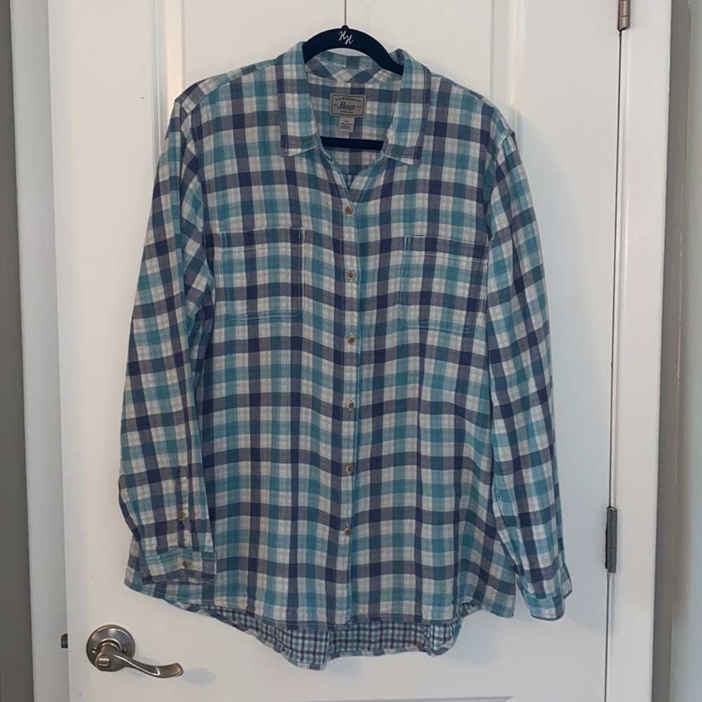Bass Women’s Size XXL long sleeve plaid button up shirt.